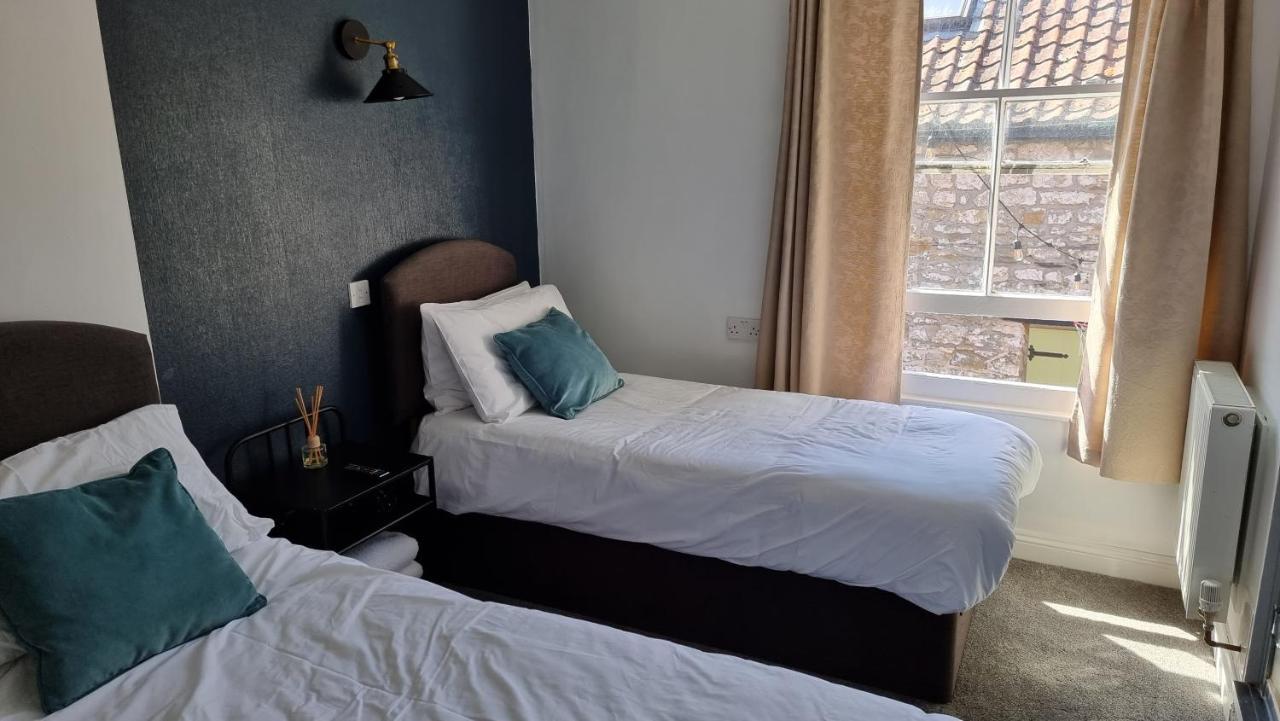 The Portcullis Hotel Chipping Sodbury Buitenkant foto